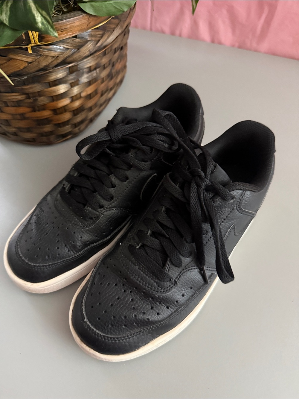 Nike Black Low-Top Kids' Sneakers with White Midsole
